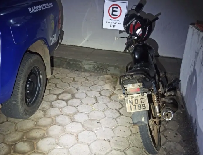 Abordagem da PM termina com moto furtada recuperada, drogas apreendidas e motorista preso por embriaguez em Ji-Paraná