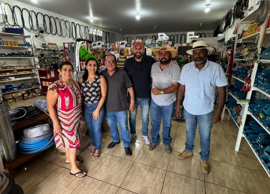 Deputado Nim Barroso visita comércios em Urupá e ouve demandas de empresários ao lado dos vereadores Elinho Boiadeiro e Negão Buiu
