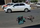 Colisão entre Chevrolet Cobalt e ciclista deixa para-brisa destruído e mobiliza o SAMU em Ji-Paraná