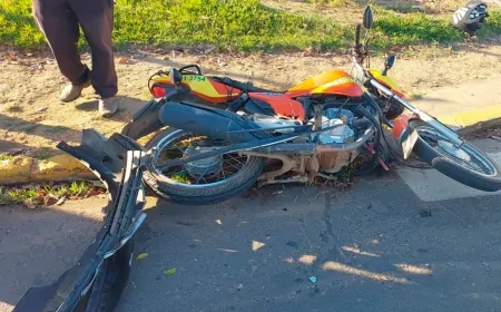 Grávida e bebê são encaminhados para UTI após acidente entre carro e mototáxi em Ji-Paraná