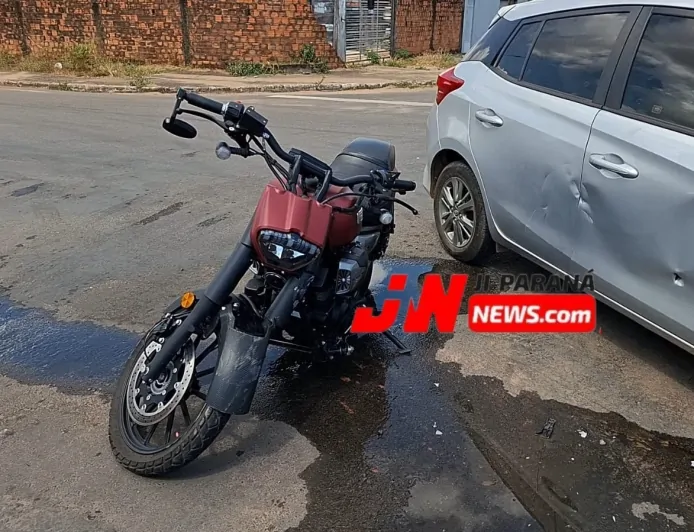 Conversão de veículo termina em grave acidente e deixa motociclista ferido em Ji-Paraná