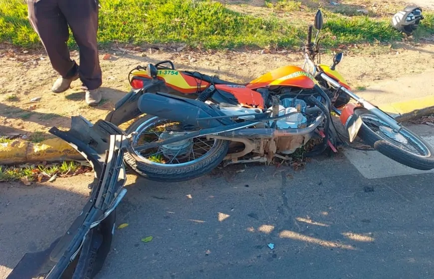 Grávida e bebê são encaminhados para UTI após acidente entre carro e mototáxi em Ji-Paraná