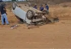 Mulher fica ferida após atingir pedra e capotar veículo em Ji-Paraná