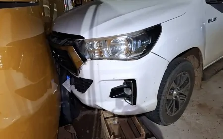Motociclista fica ferido após colisão com caminhonete no cruzamento da Avenida Brasil com a T-14