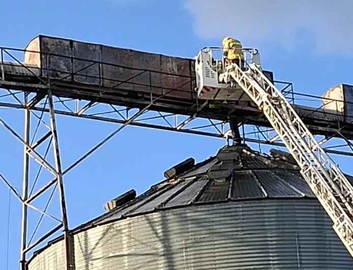 Bombeiros são acionados após princípio de incêndio em silo na T-24 em Ji-Paraná 