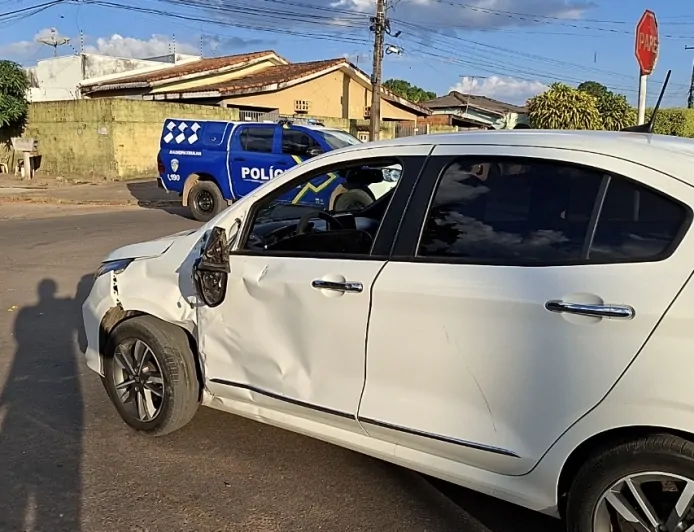 Acidente entre Fiat Cronos e Honda Pop deixa duas pessoas feridas em Ji-Paraná
