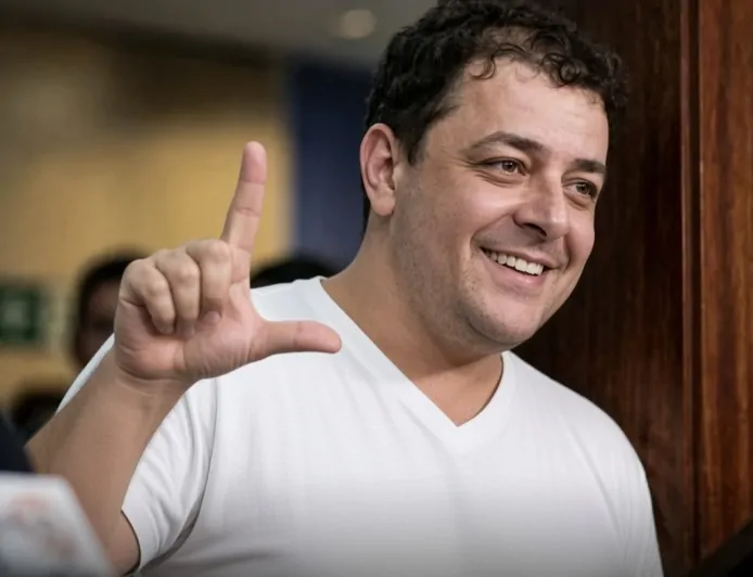 Nome da “Operação Elli” contra Lulinha enfurece petistas: alusão a “Faz o L”
