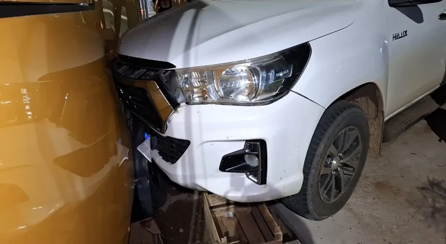 Motociclista fica ferido após colisão com caminhonete no cruzamento da Avenida Brasil com a T-14