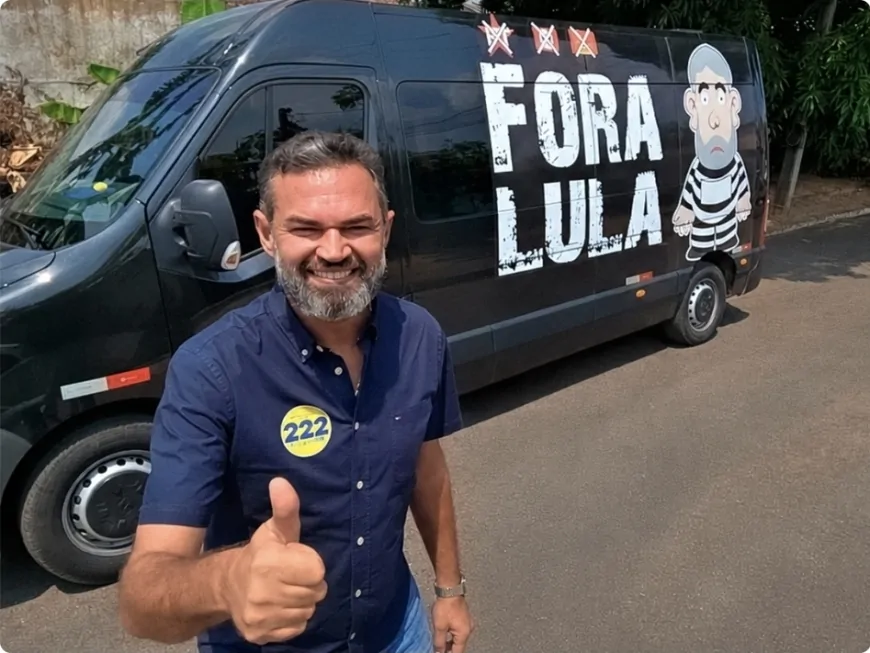 Saiu na mídia nacional: em Rondônia, candidato ao Senado adesiva ‘Fora Lula’ e ‘Fora Moraes’ em Van