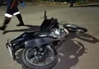 Três pessoas ficam feridas após colisão entre motocicletas na T-28