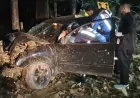 Ford Ka bate violentamente contra árvore e deixa motorista ferido em Ji-Paraná