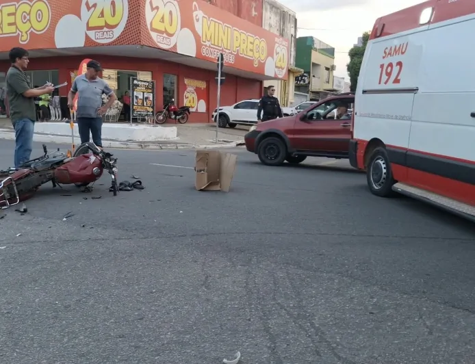 Colisão violenta e deixa motociclista ferido no bairro Nova Brasília