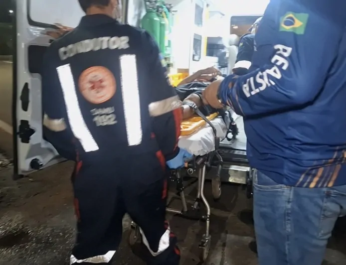 Carro atinge motocicleta em cruzamento e foge sem prestar atendimento em Ji-Paraná