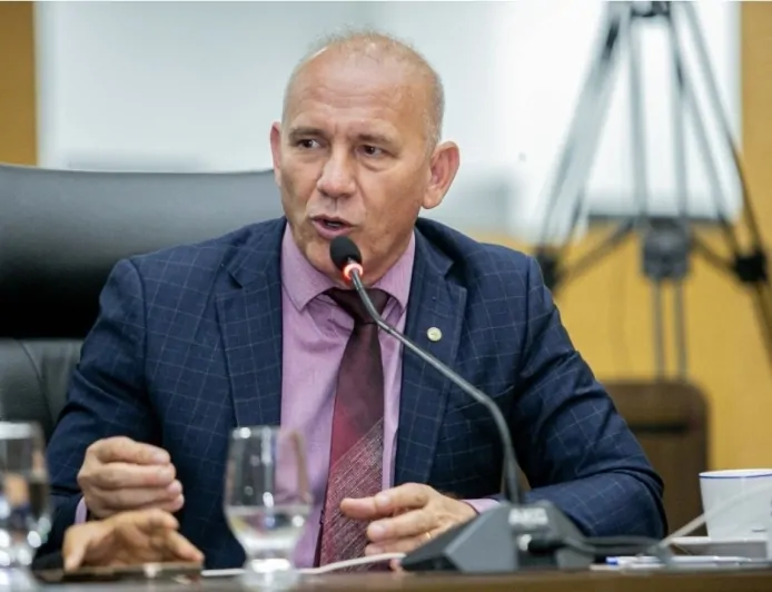 Inelegível: após TRE barrar candidatura, PL substitui Ezequiel Neiva na disputa para deputado federal