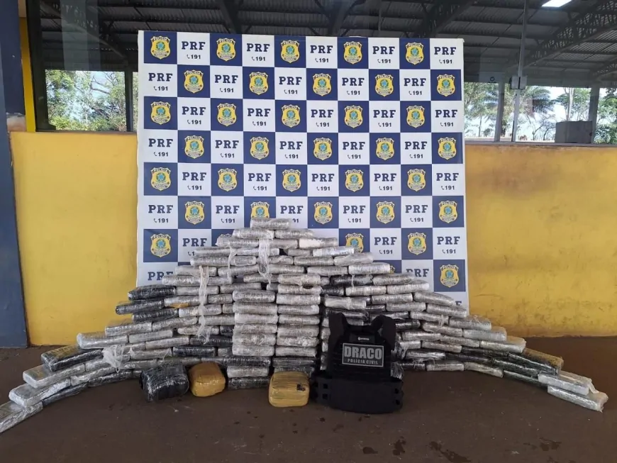 Traficantes escondem skunk em baldes de massa corrida, mas carga é descoberta durante operação em Ji-Paraná