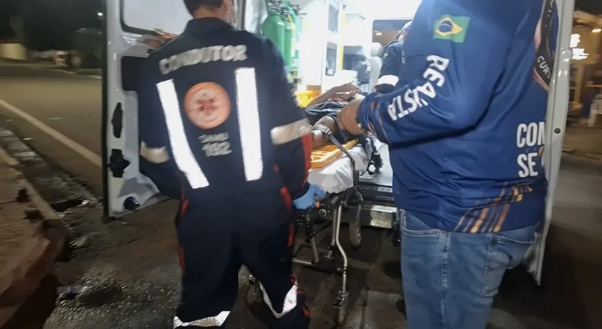 Carro atinge motocicleta em cruzamento e foge sem prestar atendimento em Ji-Paraná