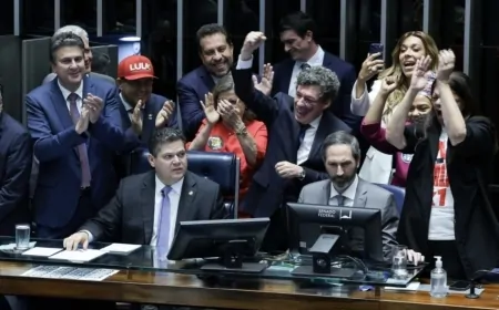 Presidente da Frente de Prefeitos chama fim da 6×1 de “demagogia eleitoral”