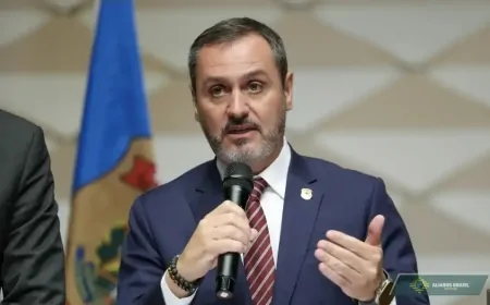 Diretor-geral da PF obtém cidadania uruguaia e estaria preparado para deixar o Brasil se Flávio vencer, diz jornalista