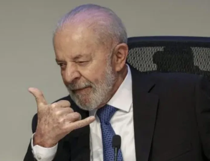 Em discurso de vitória, Lula diz que seu governo atuará para priorizar a regulação da internet no Brasil