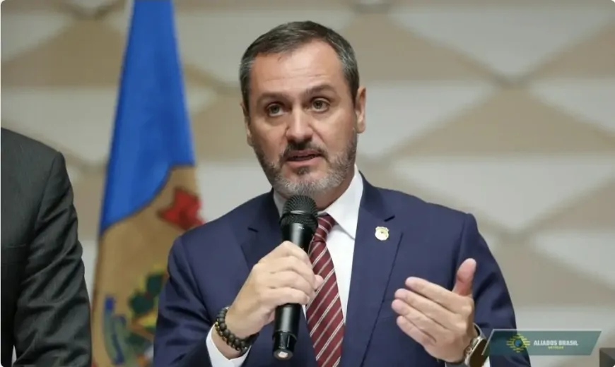 Diretor-geral da PF obtém cidadania uruguaia e estaria preparado para deixar o Brasil se Flávio vencer, diz jornalista