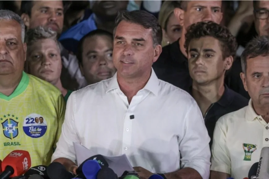 “Sou o presidente eleito” do Brasil, diz Flávio em carta dos EUA