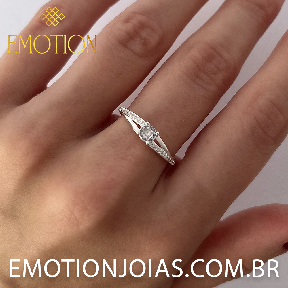 Anel Solitário Trançado Cravejado Zircônia Branca