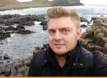 luis gustavo em um ponto turístico da irlanda