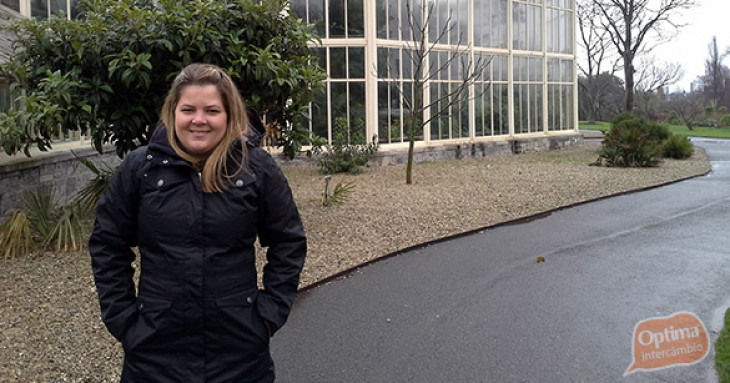 Thaís Aiza no Upper Lake em Glendalough