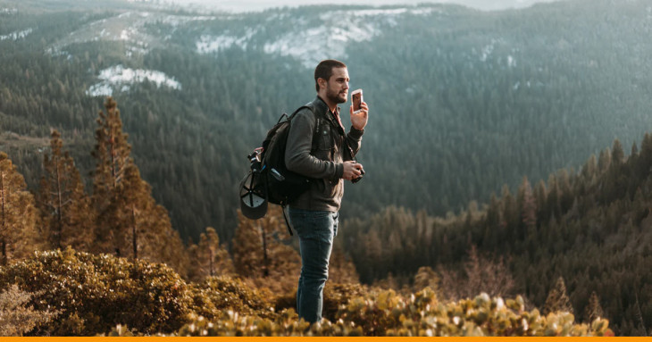 viajante em um destino turístico