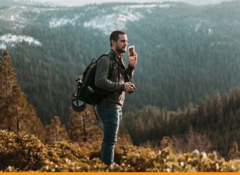 viajante em um destino turístico
