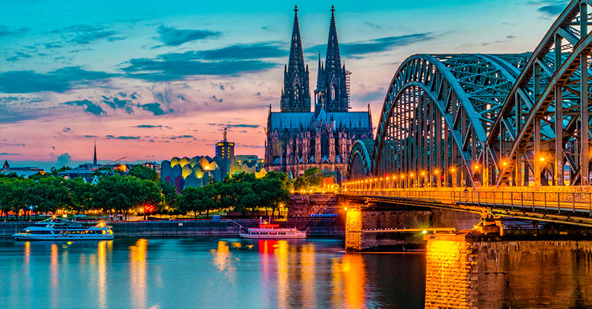 Paisagem da Catedral de Colônia e da ponte do rio Reno
