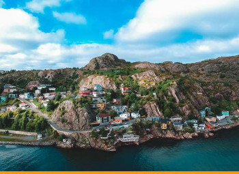 Vista panorâmica de uma cidade costeira no Canadá