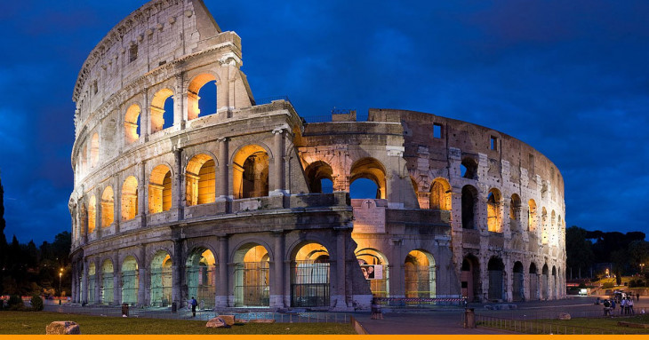 passeio noturno em roma coliseu