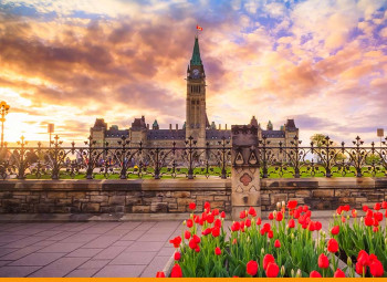 Imagem do parlamento canadense durante o pôr do sol