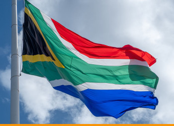 Bandeira da África do Sul hasteada