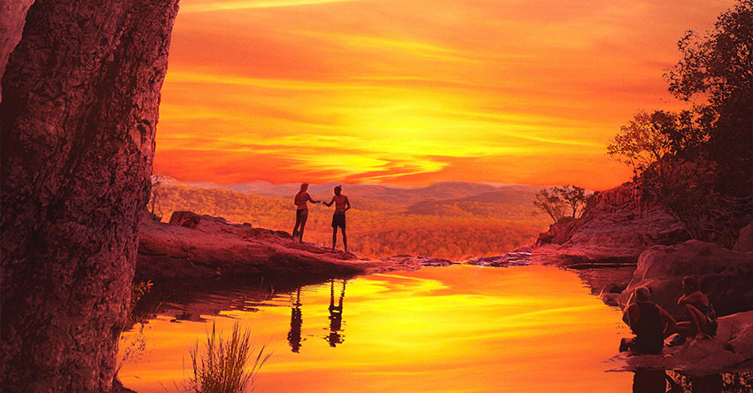 Duas pessoas aproveitando uma cachoeira no Paque Nacional Kakadu