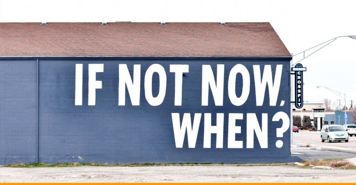 muro com escrito em inglês: if not now, when?
