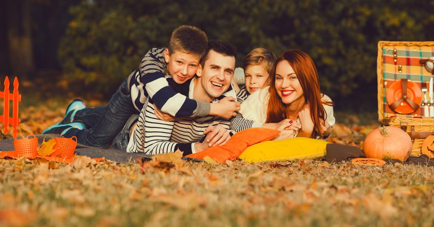 Família compartilhando momento de alegria