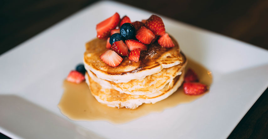 panqueca com mapple syrup