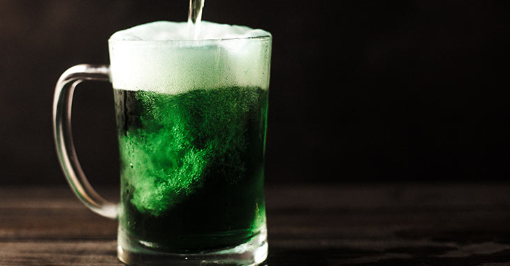 cerveja verde é um dos símbolos do st patricks day