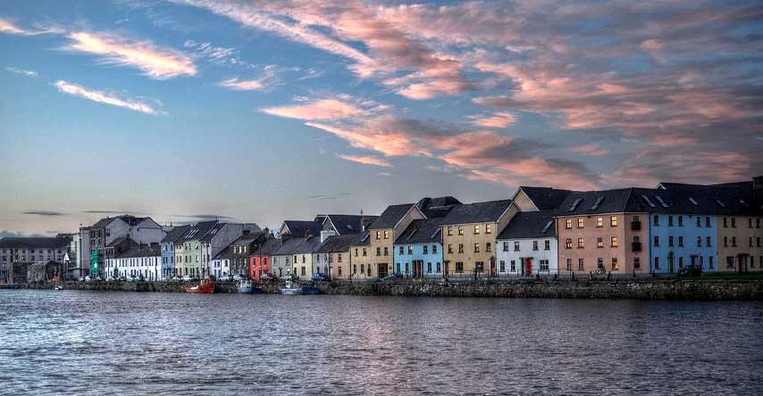 paisagem no entardecer em galway