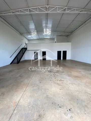 Galpão para alugar no Novo Mundo imagem 1
