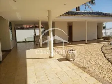 Casa para vender no Morada Da Colina imagem 1