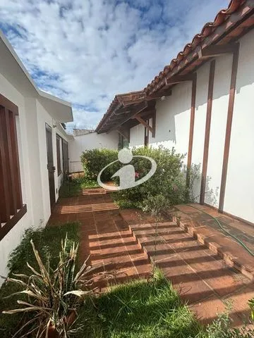 Casa para alugar no Martins imagem 1