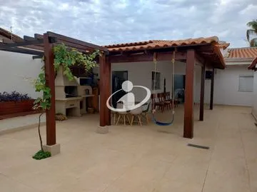 Casa para alugar no Jardim Karaiba imagem 1