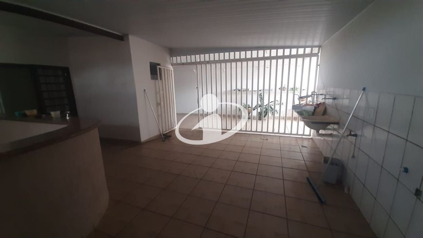 CASA COM COMERCIO_Venda