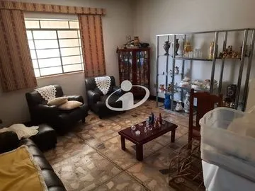 Casa Residencial para vender no Custodio Pereira imagem 1