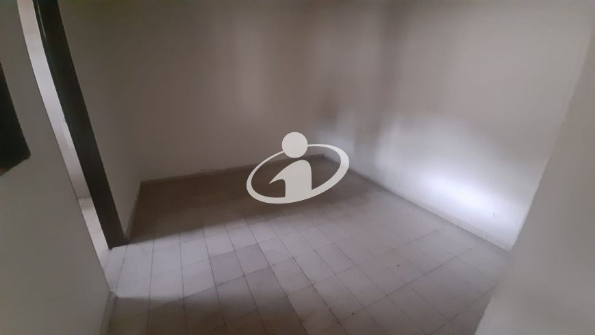 CASA COM COMERCIO_Venda