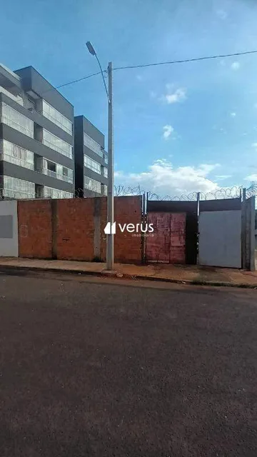 Terreno para vender no Segismundo Pereira imagem 1