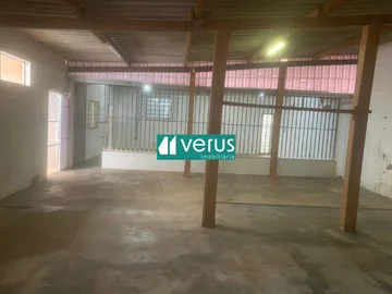 Casa Comercial para vender no Custodio Pereira imagem 1